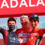 Podio final del UAE Tour con Yates, segundo, Pogacar, campeón, y Pello Bilbao, tercero.