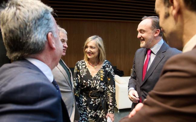 Cristina Ibarrola, al fondo, con Esparza a la derecha de la imagen. Cristina Ibarrola, al fondo, con Esparza a la derecha de la imagen.