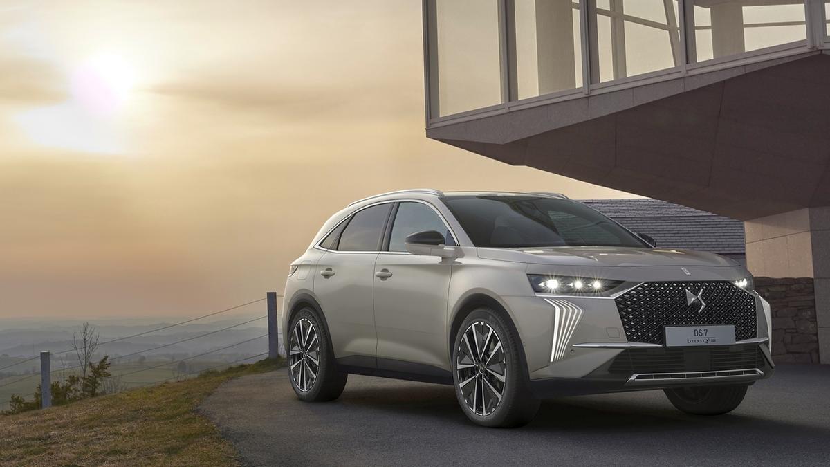 El DS7 refina su imagen modificando el semblante y adopta una puesta en escena interior más esmerada.