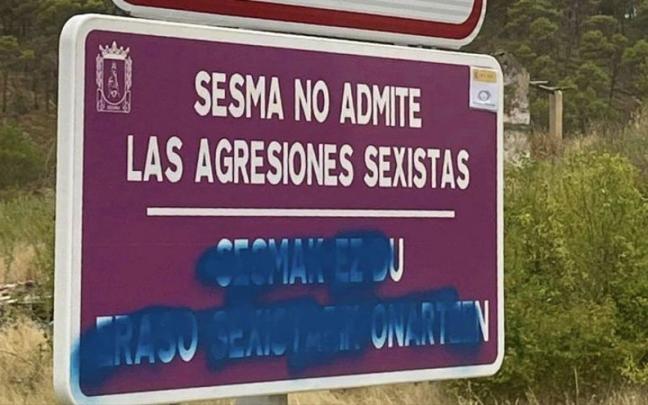 La se&ntilde;al de Sesma, da&ntilde;ada con spray.