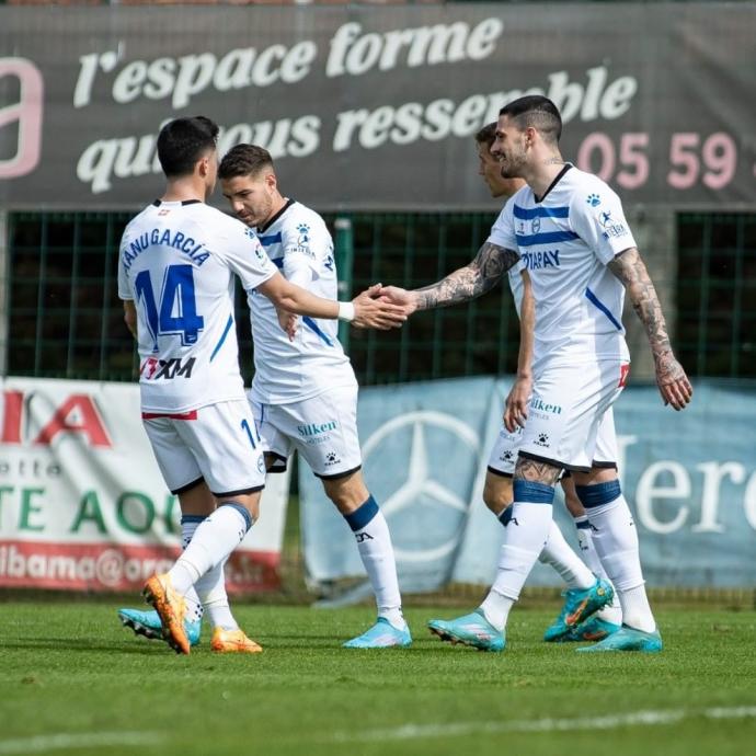 Celebración del gol de Miguel De la Fuente frente al Girondins.