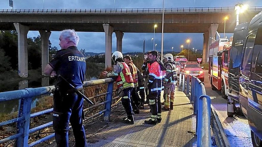 Operativo desplegado para rescatar el cad&aacute;ver. | FOTO: IREKIA