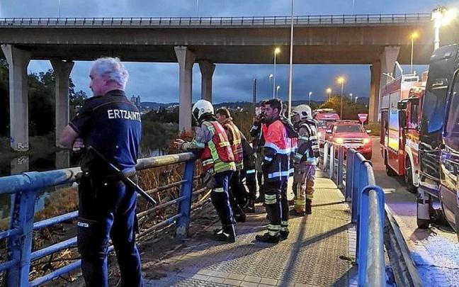 Operativo desplegado para rescatar el cad&aacute;ver. | FOTO: IREKIA