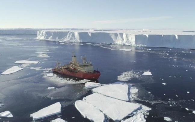 Un equipo de investigación examinó el lecho marino cerca del glaciar Thwaites en el RV Nathaniel B Palmer a principios de 2019. Un equipo de investigación examinó el lecho marino cerca del glaciar Thwaites en el RV Nathaniel B Palmer a principios de 2019.