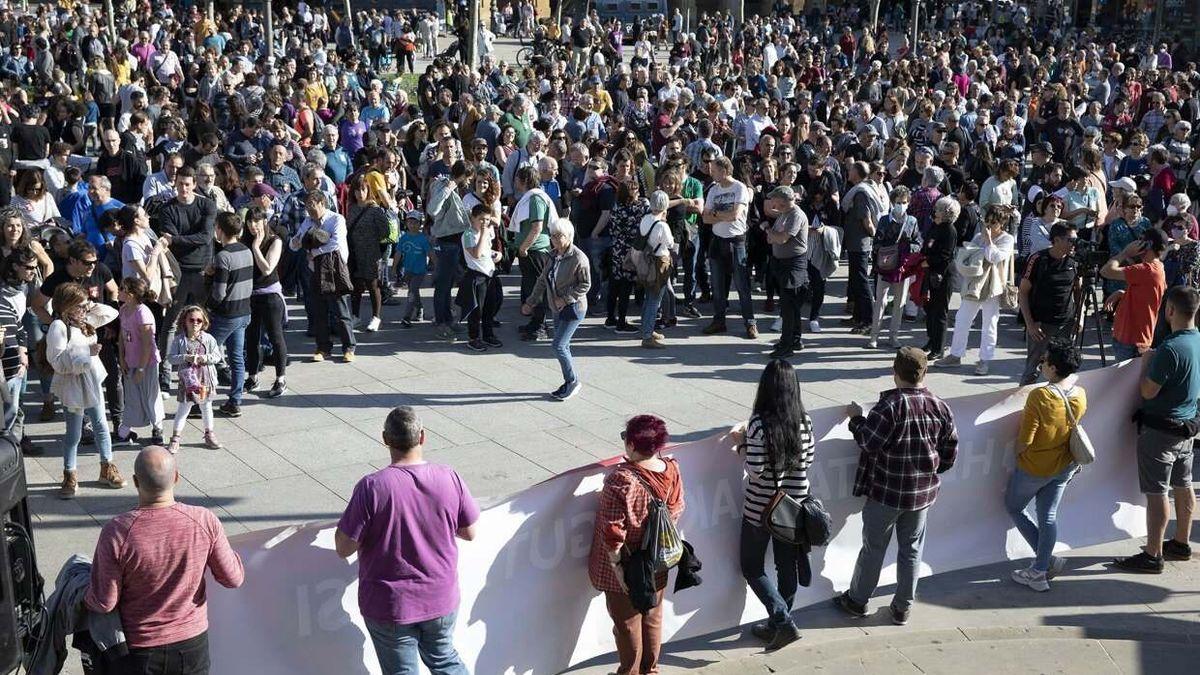 Manifestación convocada para exigir el cumplimiento de los derechos lingüísticos de los euskaldunes