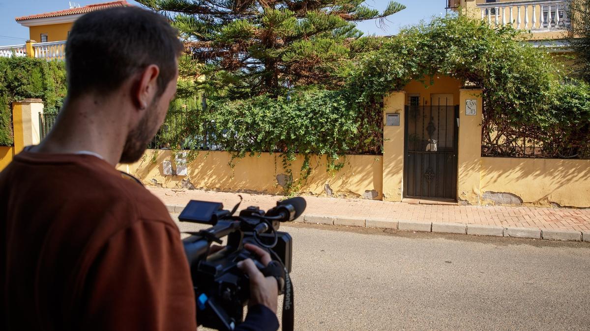 Un cámara graba la calle donde falleció apuñalado el joven de 18 años en Palomares del Río (Sevilla).