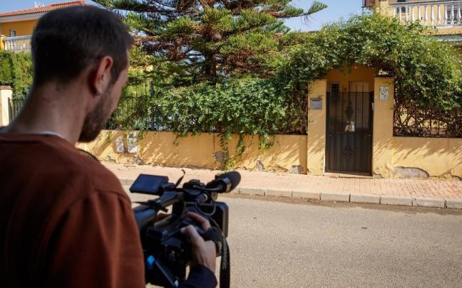 Un cámara graba la calle donde falleció apuñalado el joven de 18 años en Palomares del Río (Sevilla). Un cámara graba la calle donde falleció apuñalado el joven de 18 años en Palomares del Río (Sevilla).