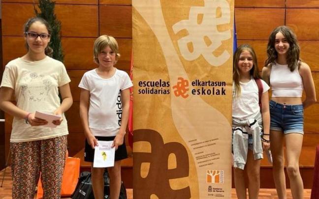 Los alumnos, tras recibir sus respectivos galardones. Los alumnos, tras recibir sus respectivos galardones.