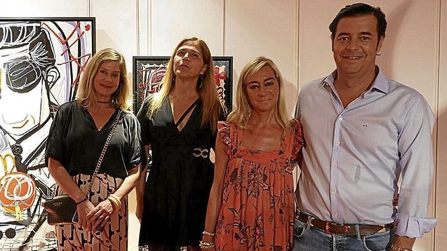 Marta Herraiz y Rocío Hidalgo con Cayetana Martínez Anasagasti, del Hotel Ercilla, y Álvaro Goicoechea.