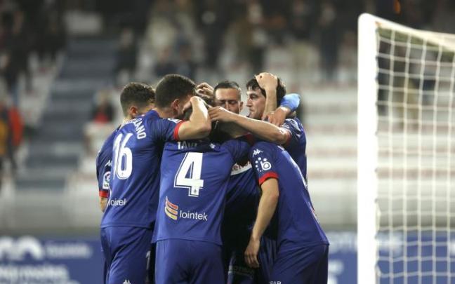 Los jugadores del Amorebieta celebran un gol esta temporada en Lezama. Los jugadores del Amorebieta celebran un gol esta temporada en Lezama.