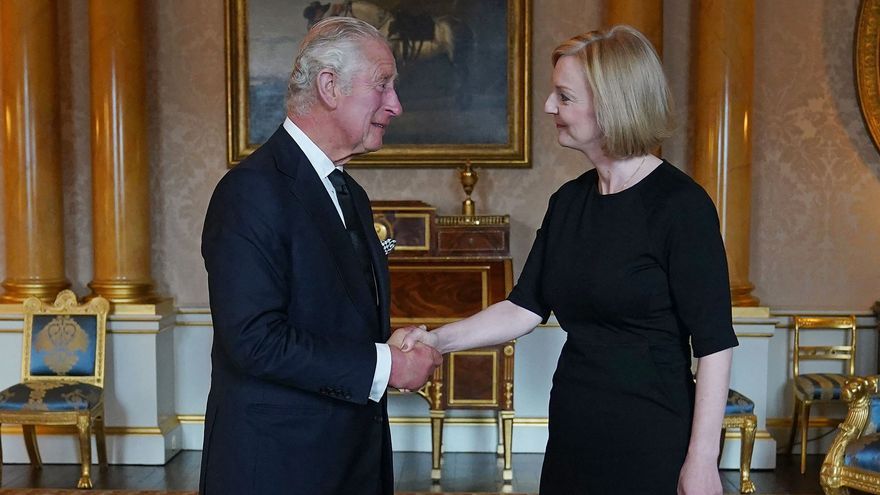 Carlos III se reúne con Liz Truss.