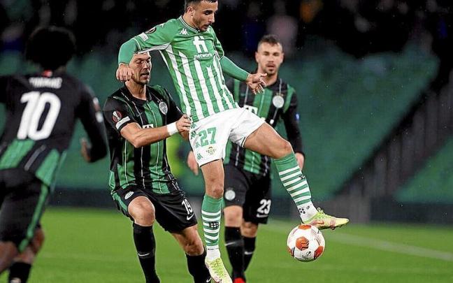 Rober Gonz&aacute;lez durante un partido de Europa League contra el Ferencvaros. | FOTO: DNA