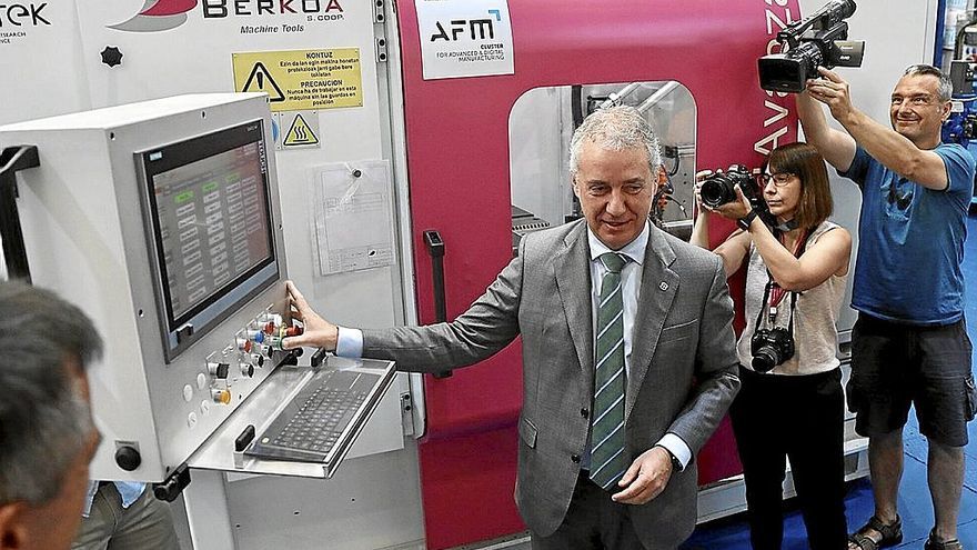 Iñigo Urkullu, durante la presentación de la primera máquina de soldadura de fricción del Estado.