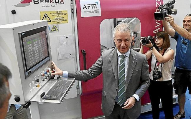 I&ntilde;igo Urkullu, durante la presentaci&oacute;n de la primera m&aacute;quina de soldadura de fricci&oacute;n del Estado.