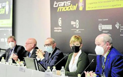 Mozo de Rosales, Rojo, González, Tapia y Barkala, ayer en el foro Transmodal en Gasteiz.