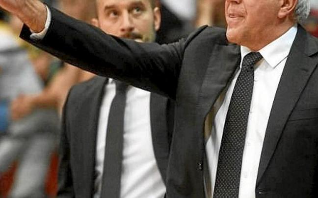 Obradovic da instrucciones a sus jugadores en un partido de la pretemporada. | FOTO: PARTIZAN