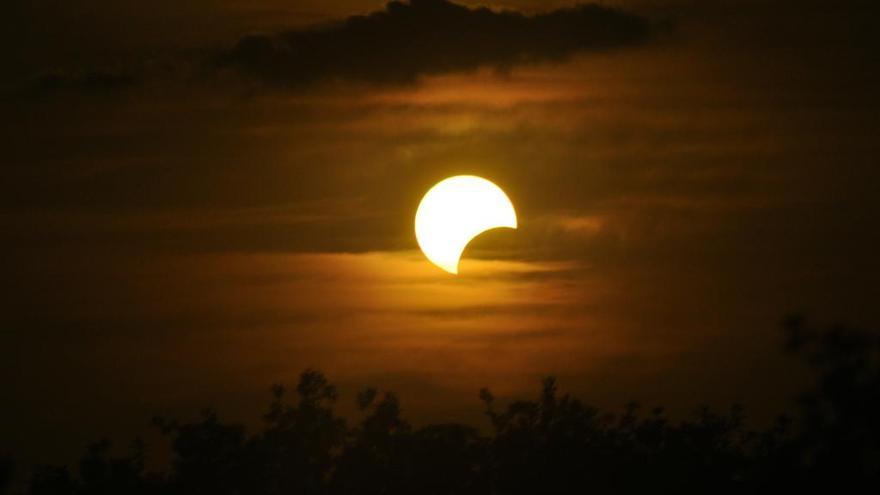 Foto de archivo de un eclipse parcial.