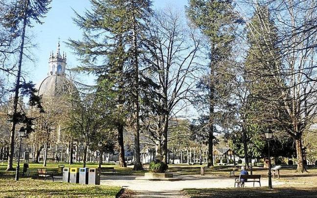 El sol de ayer invitaba a disfrutar del parque del santuario. | FOTO: A.Z. El sol de ayer invitaba a disfrutar del parque del santuario. | FOTO: A.Z.
