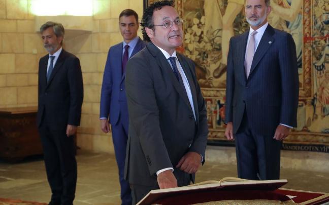 El Rey Felipe VI preside la jura del nuevo fiscal general del Estado, Álvaro García Ortiz. El Rey Felipe VI preside la jura del nuevo fiscal general del Estado, Álvaro García Ortiz.