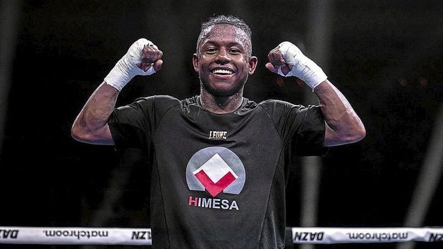 Mendoza, sonriente tras su victoria frente a Mejía en el evento de Matchroom en Bilbao.