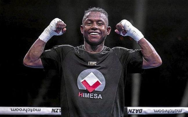 Mendoza, sonriente tras su victoria frente a Mejía en el evento de Matchroom en Bilbao. Mendoza, sonriente tras su victoria frente a Mejía en el evento de Matchroom en Bilbao.