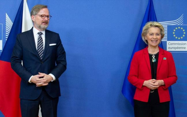 El primer ministro de República Checa, Petr Fiala, y la presidenta de la Comisión Europea, Ursula von der Leyen. El primer ministro de República Checa, Petr Fiala, y la presidenta de la Comisión Europea, Ursula von der Leyen.