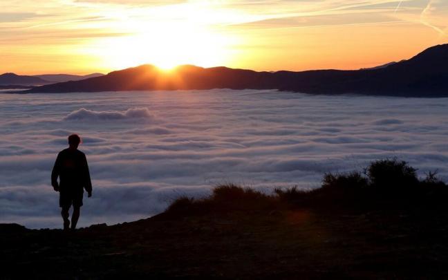 Vista desde el monte Ezkaba con la niebla cubriendo la Comarca de Pamplona. Vista desde el monte Ezkaba con la niebla cubriendo la Comarca de Pamplona.