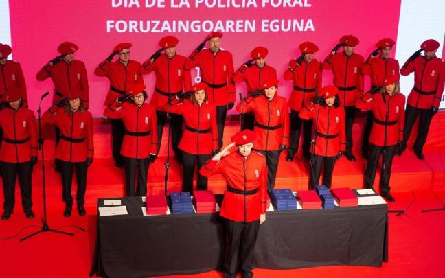 Polic&iacute;as forales uniformados en la celebraci&oacute;n del D&iacute;a de la Polic&iacute;a Foral