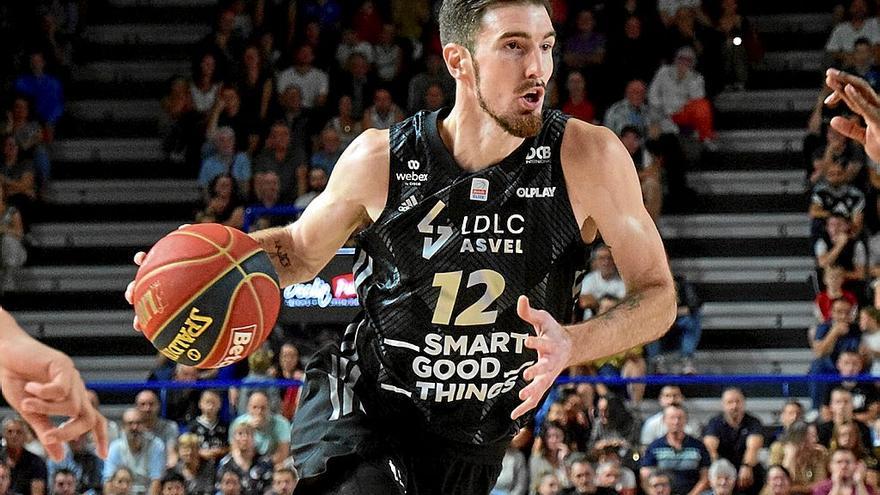 De Colo, que se enfrenta mañana al Baskonia, durante el duelo contra el Choral Roanne en el que anotó 34 puntos.