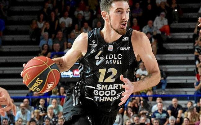 De Colo, que se enfrenta mañana al Baskonia, durante el duelo contra el Choral Roanne en el que anotó 34 puntos.