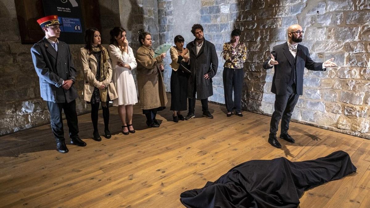 Las rutas teatralizadas de esta edición, en torno a ‘Asesinato en el Orient Express’ y a cargo del Grupo de Teatro de la UPNA, arrancaron el pasado sábado en el Palacio del Condestable.