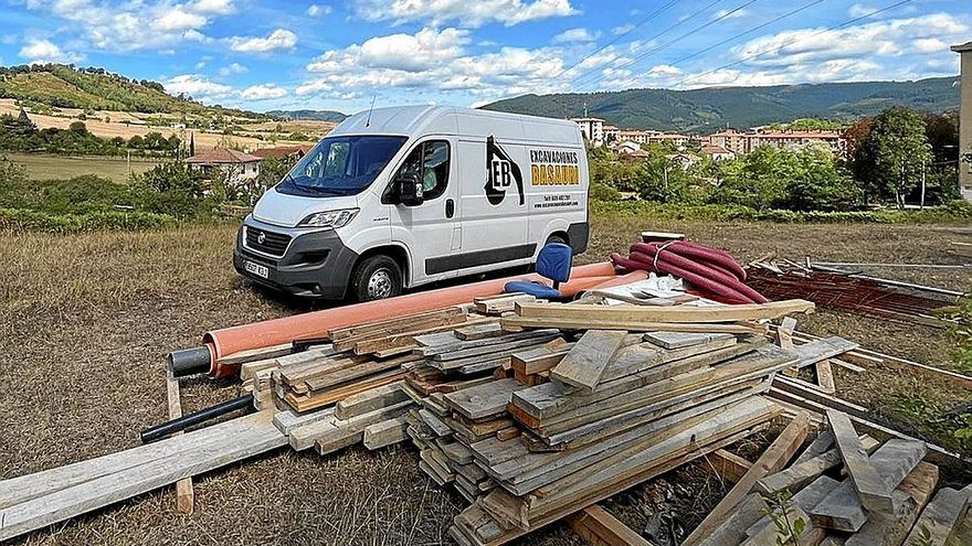 Comienzo de las obras del aparcamiento de Etxegoienbidea en Amurrio.