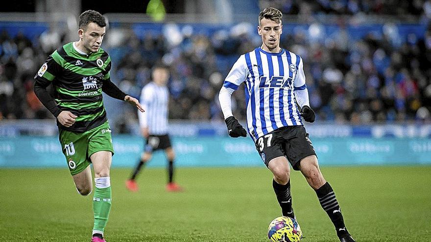 Antonio Blanco estrenó titularidad como albiazul en el último duelo entre el Alavés y el Racing en Mendizorroza.