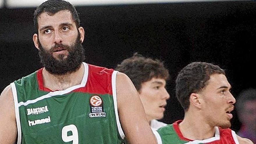 Bourousis y James firmaron por el Panathinaikos en el verano de 2016.