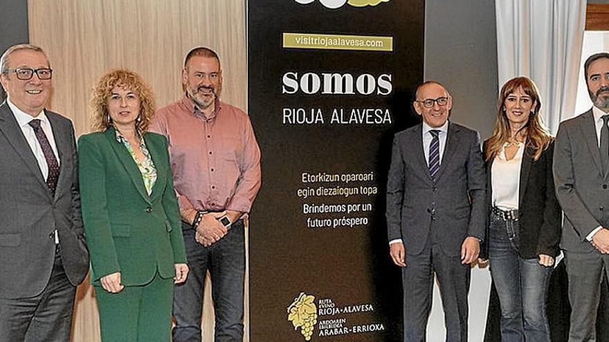 Autoridades en el Foro de Enoturismo.