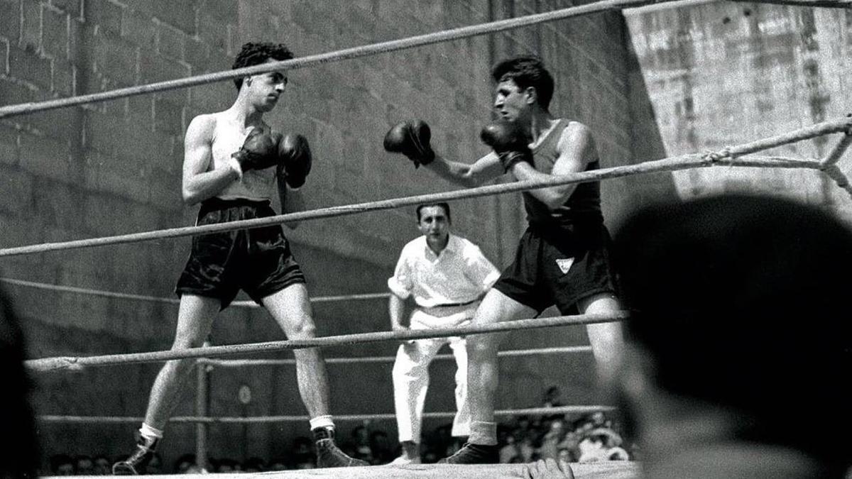 Fotografía que recoge una pelea de boxeo que se celebró en 1950.