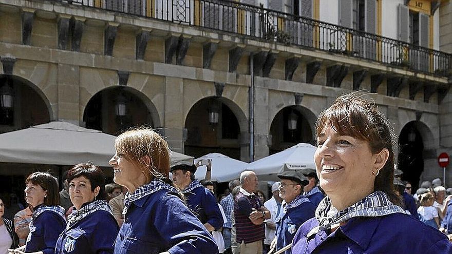 Amaikak Bat anima el día de San Ignacio en la Parte Vieja