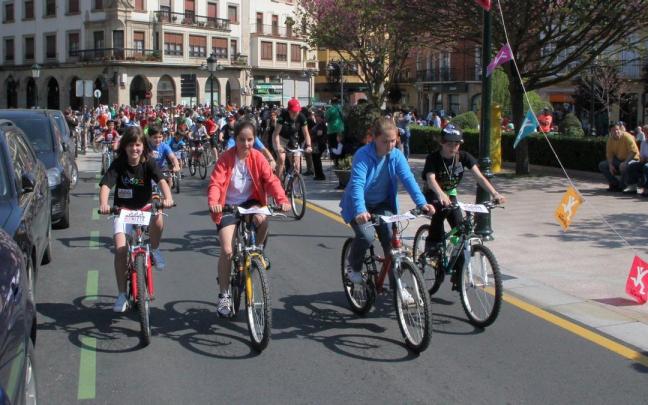Una de las marchas ciclistas organizadas por la plataforma Bidegorridxe Gernika-Lumon.