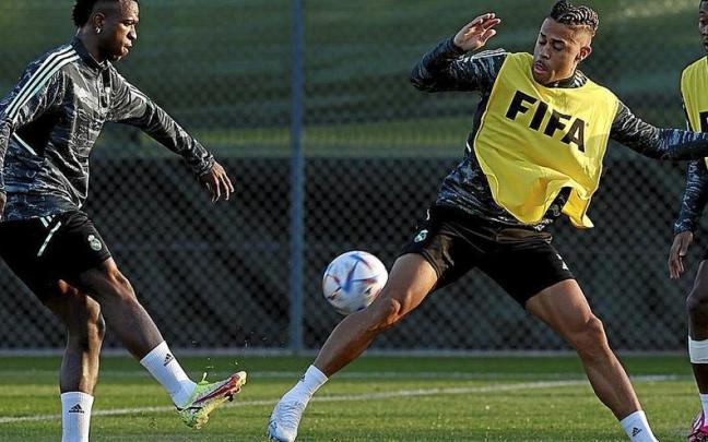 Vinicius, en una acción del entrenamiento de ayer ante Mariano. Vinicius, en una acción del entrenamiento de ayer ante Mariano.