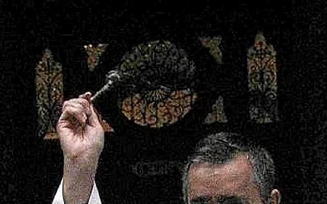 Cura bendice por San Antón. | A. L.