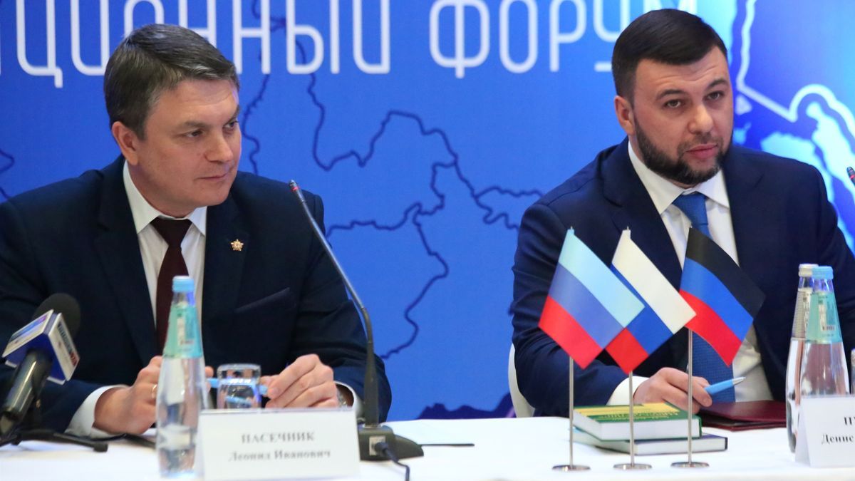 Los líderes separatistas de las autoproclamadas repúblicas de Donetsk y Lugansk, Denis Pushilin y Leonid Pasechnik.
