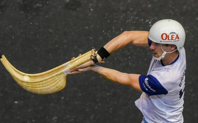 Xabier Barandika cerró el partido inaugural del Eusko Label Winter Series con una dejada.