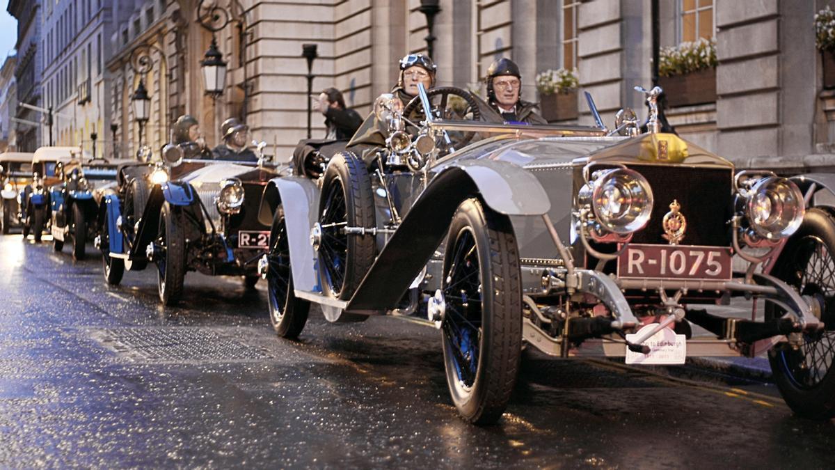 Tres Rolls Royce como los de la imagen, pertenecientes a la colección del Museo Torre Loizaga, adornarán la muestra, que también conmemora el cincuentenario del Renault R5.