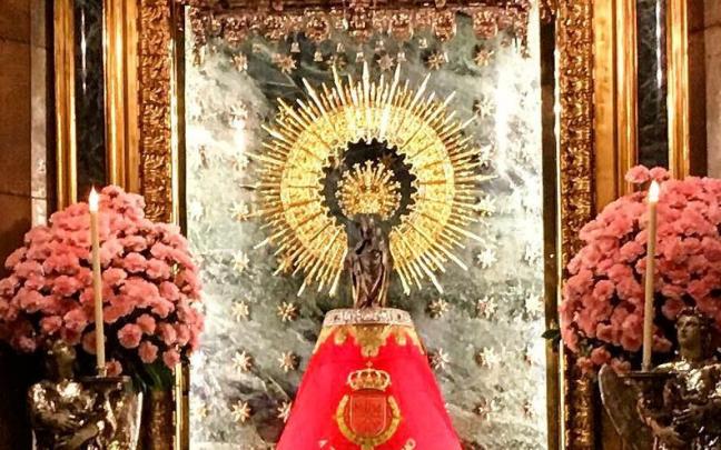 La imagen, con el escudo de Navarra con Laureada en su manto La imagen, con el escudo de Navarra con Laureada en su manto