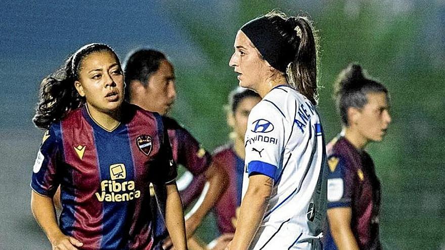 Ane Miren centró desde la izquierda en la acción del gol albiazul.