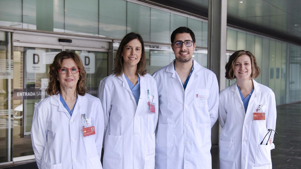Integrantes de la Unidad de Cirugía Endocrina del HUN, de izda. a dcha: Pilar Salvador Egea (jefa de Unidad), Andrea Goikoetxea Urdiain (FEA), Aitor Redondo Expósito (FEA) y Guadalupe Talavera Utrera (MIR Cirugía general).