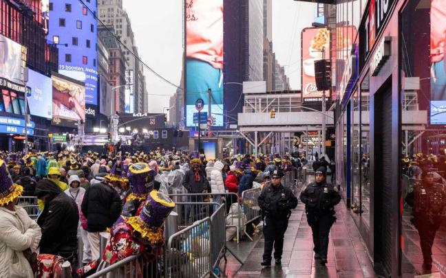 Aglomeraciones en Times Square durante las celebraciones de Año Nuevo. Aglomeraciones en Times Square durante las celebraciones de Año Nuevo.