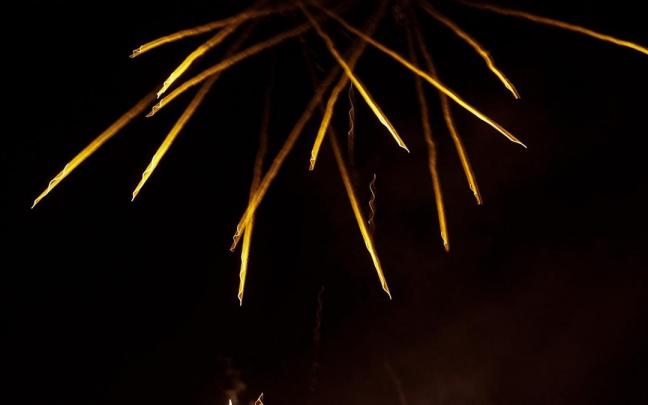 Espectáculo pirotécnico durante las Fiestas de La Blanca Espectáculo pirotécnico durante las Fiestas de La Blanca