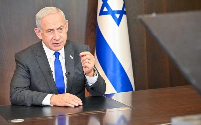 El primer ministro israelí, Benjamín Netanyahu, en su despacho. El primer ministro israelí, Benjamín Netanyahu, en su despacho.