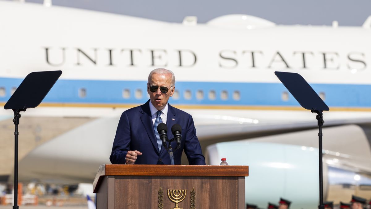 El presidente estadounidense Joe Biden a su llegada al Aeropuerto de Ben Gurión en Israel.